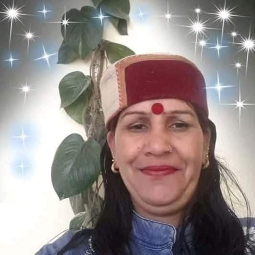 Pinki Devi showcasing her high-yield tomato harvest in Solan hills