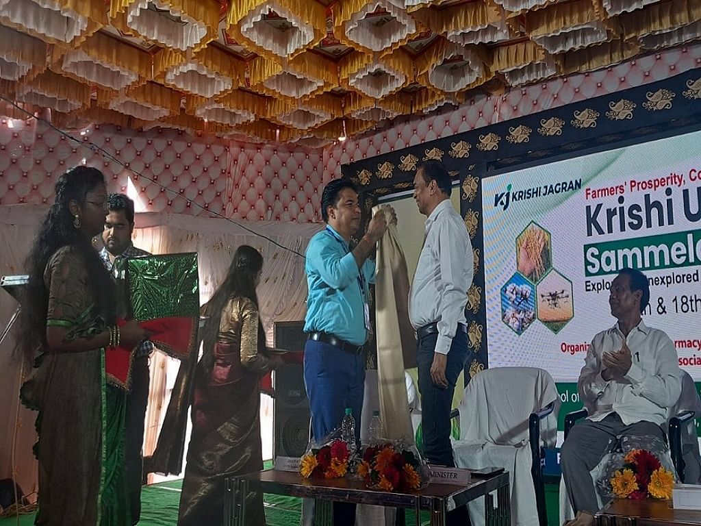 MC Dominic, Editor-in-Chief of Krishi Jagran, was present at the event and was felicitated with a shawl