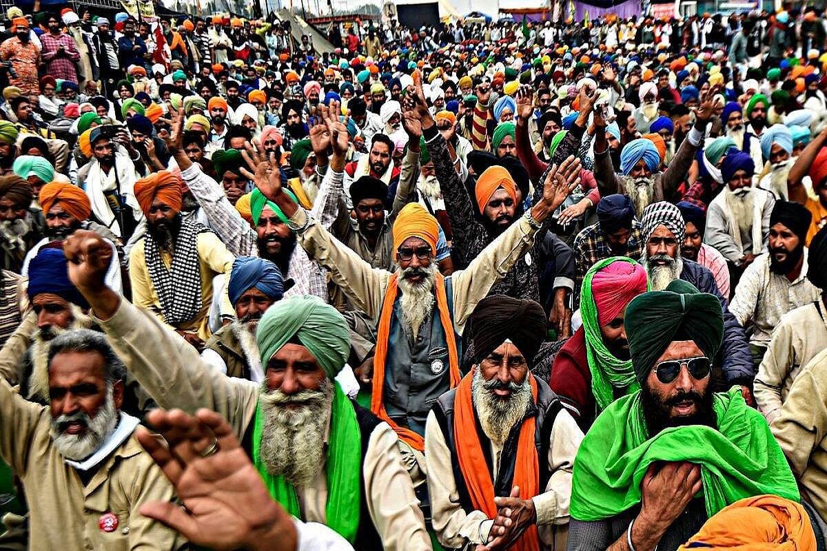 Punjab Farmers protesting at Delhi's Jantar Mantar opposing Centre