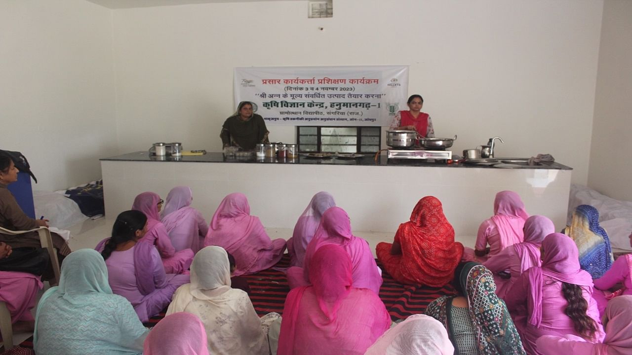 During the training, a competition of dishes prepared from Indian grains was also organized.